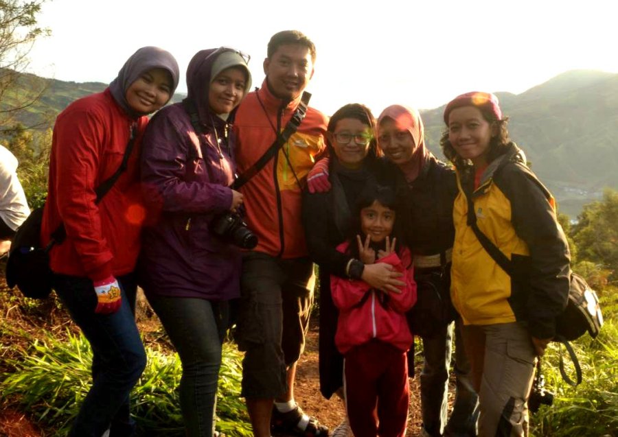 bersama di puncak sikunir