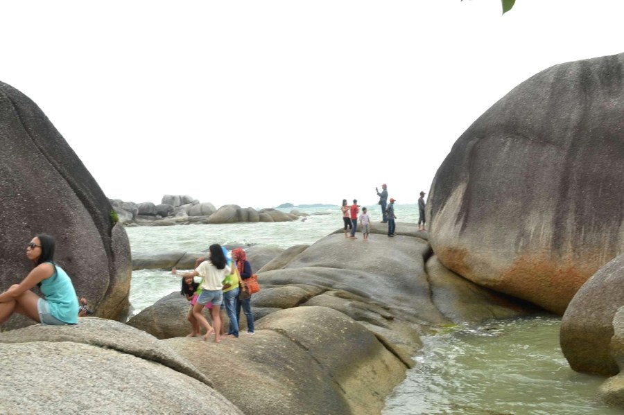bebatuan granit raksasa di pantai