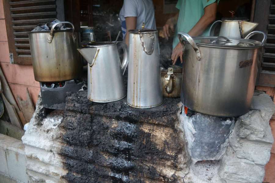 ceret-ceret yang senantiasa panas dijerang