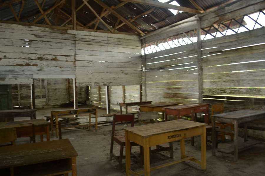 kelas lapuk yang ditinggalkan murid