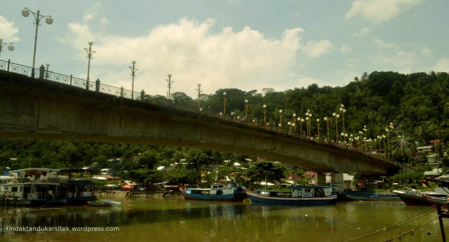waterfront di jembatan sitti nurbaya
