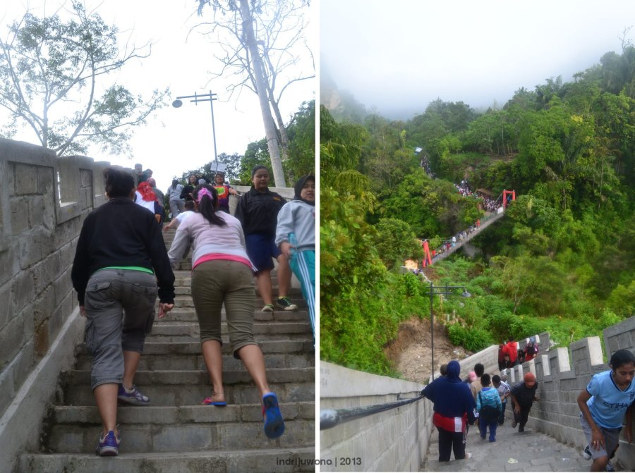 menanjak di tembok besar