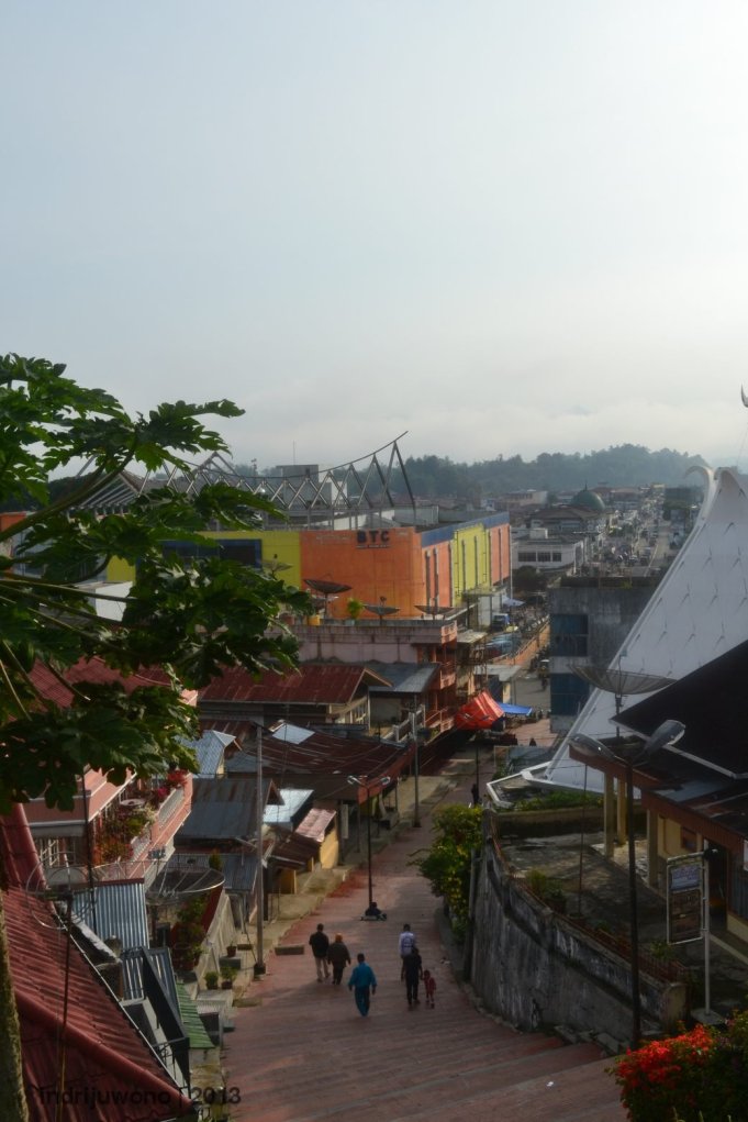 tangga dari pasar atas ke kota bukittinggi