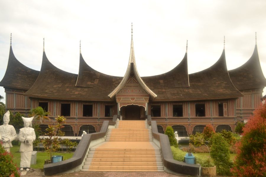 museum adityawarman berbentuk rumah gadang