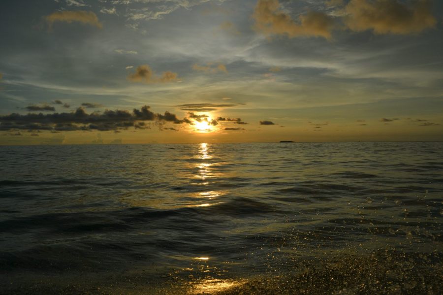 sunset di kiri kapal