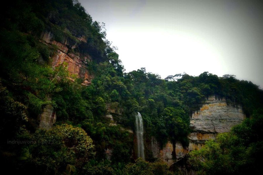air terjun terakhir yang menjadi tempat wisata di bawahnya