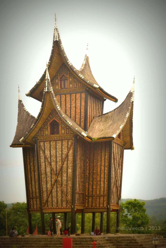 rangkiang (lumbung beras)