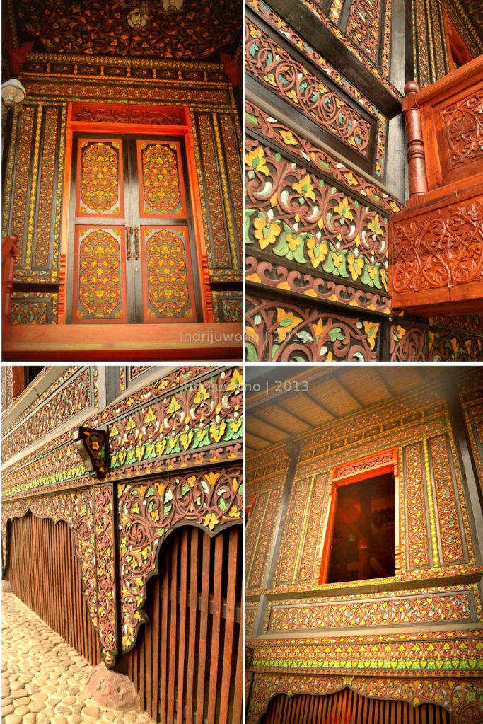 ornamen ukir pada pintu dan jendela