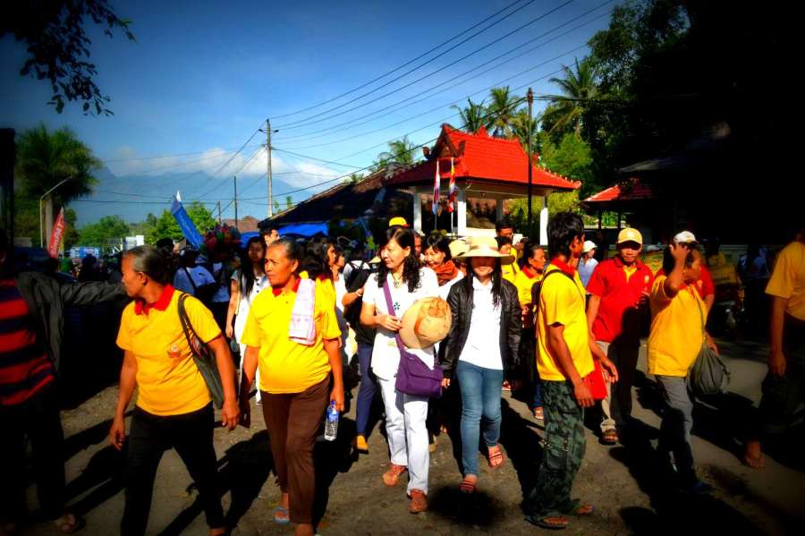 yang mengikuti prosesi waisyak