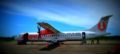 medan-gunungsitoli ditempuh dengan pesawat ATR ini.
