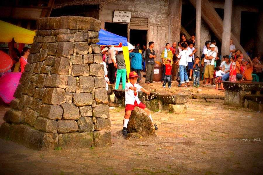mungkin ia sedang menghentikan hujan