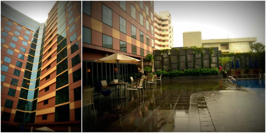 meja payung di tepian