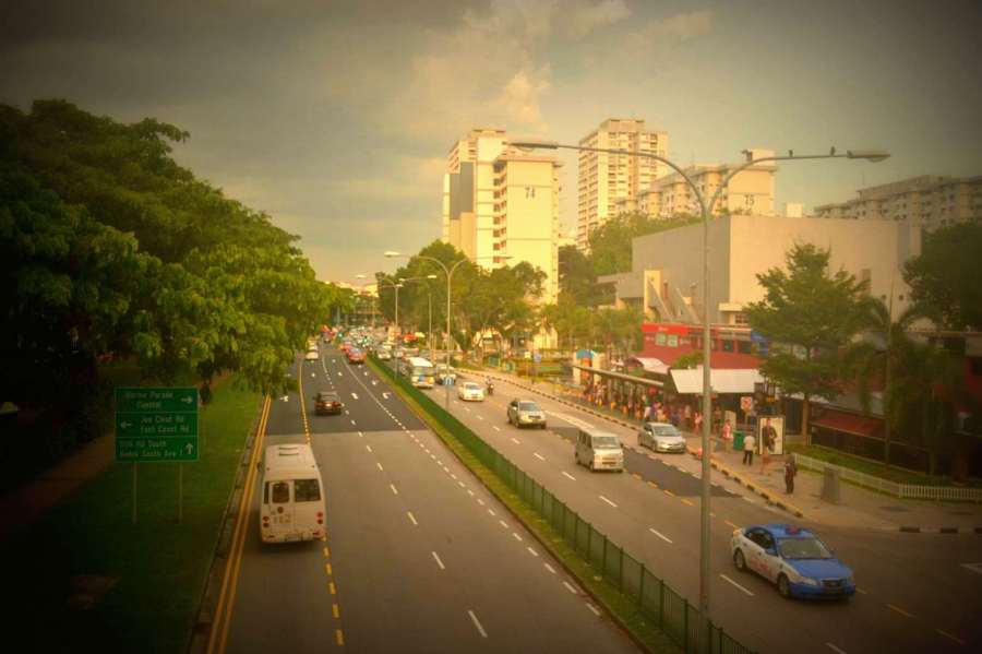 jembatan penyeberangan depan hotel menuju halte