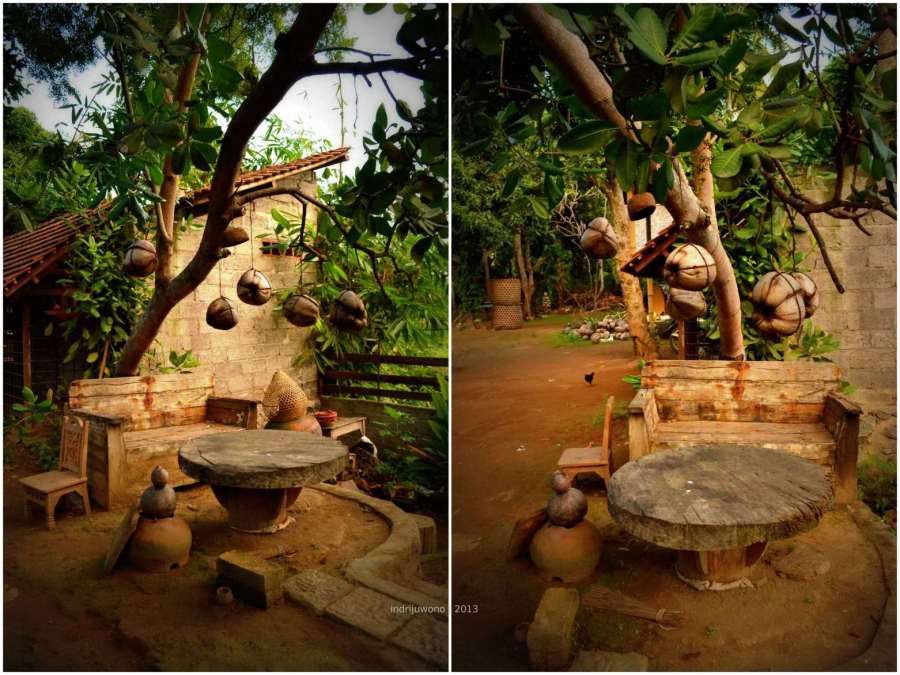 ruang duduk yang dilengkapi batok kelapa