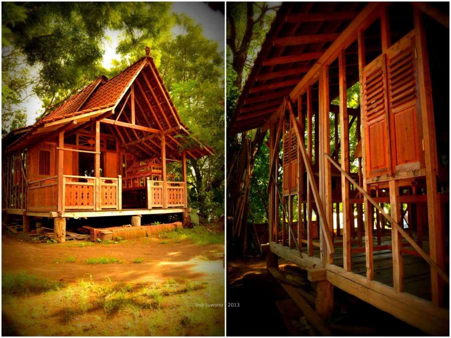 rumah kayu yang berisi maket