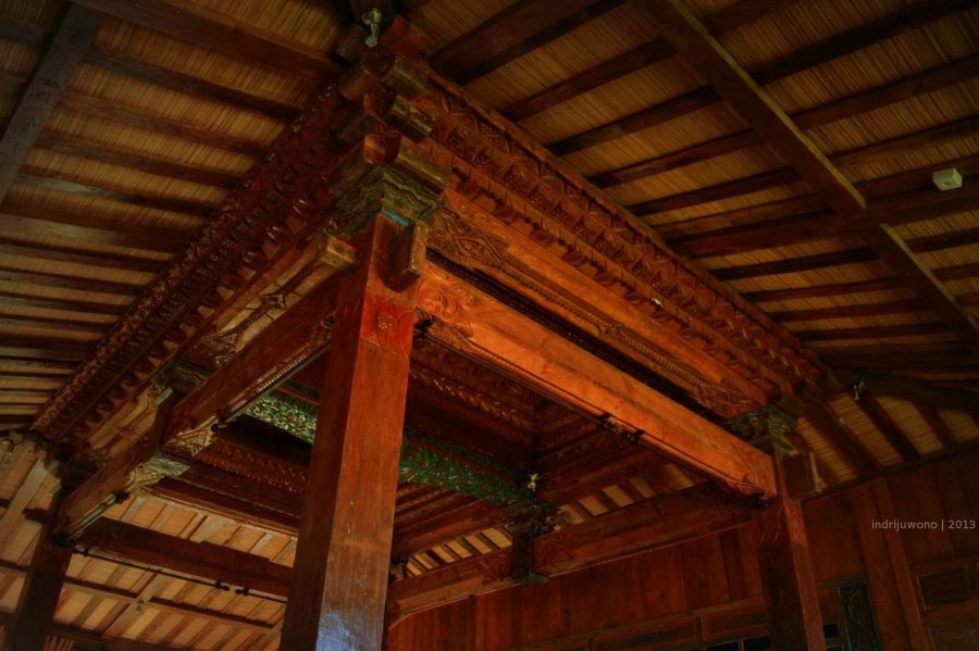 rekonstruksi bangunan pindahan dari Rembang