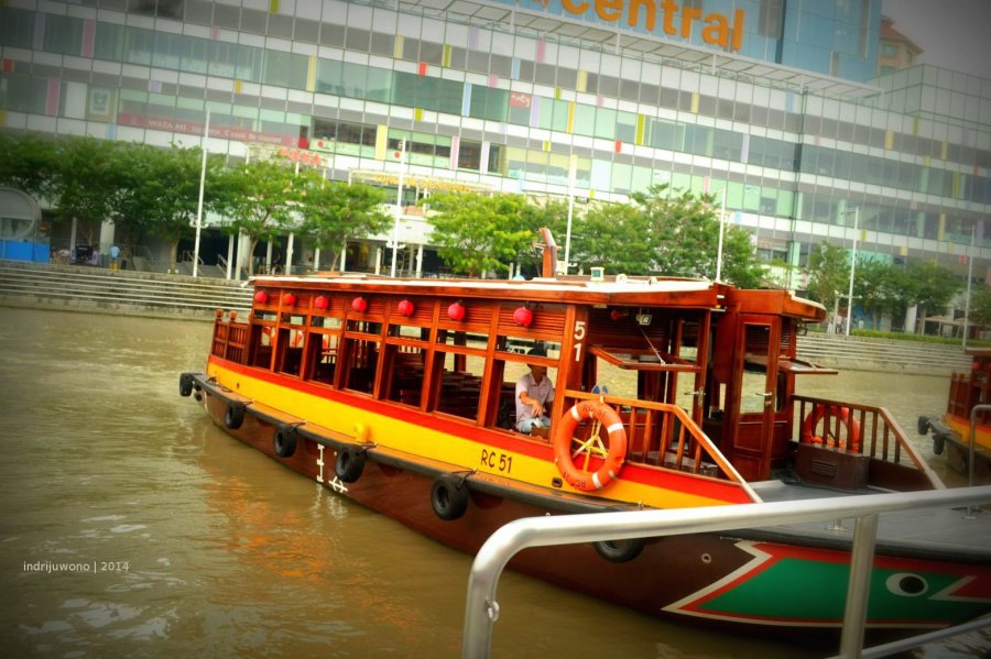 kapal singapore river
