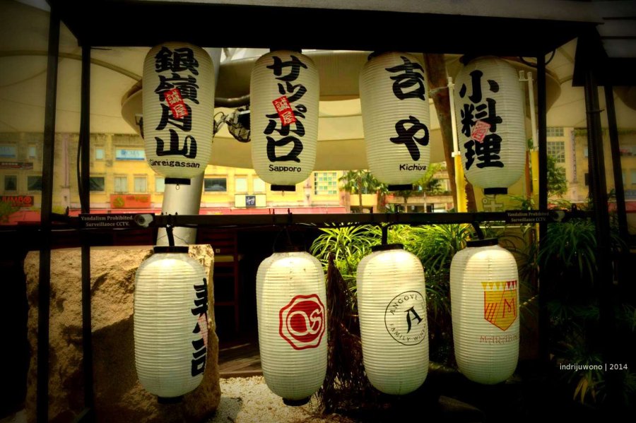 lampion di kafe peranakan