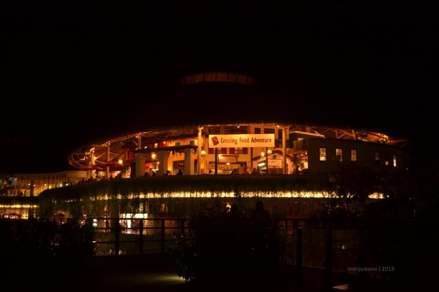 food garden di malam hari