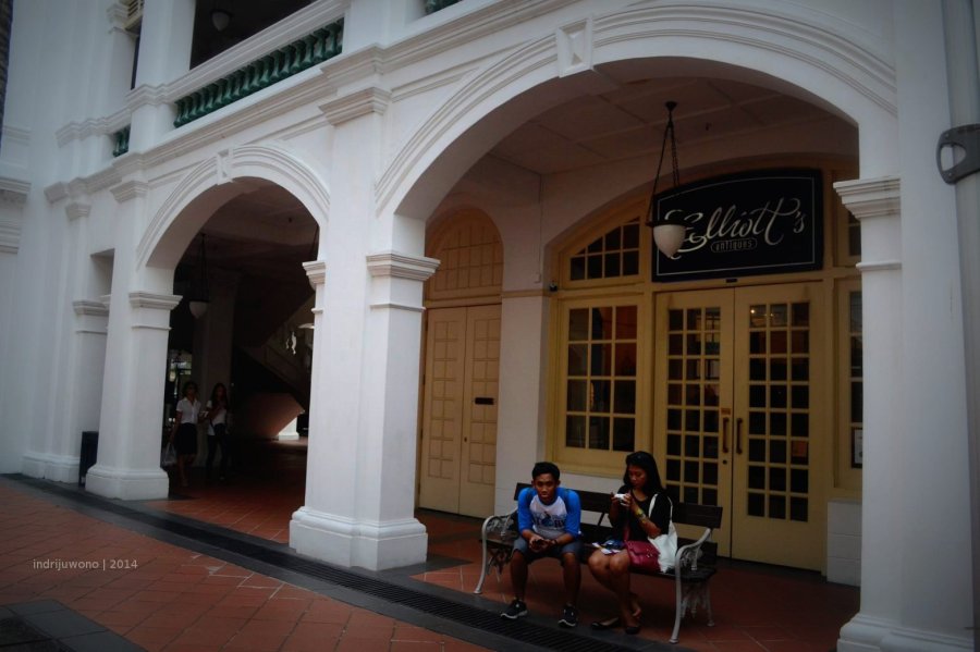 arc dan keystone antar kolom bangunan