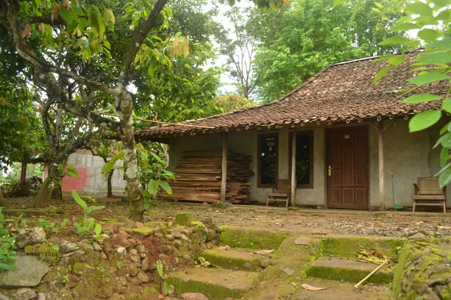 pelataran di desa babung, gunungkidul.