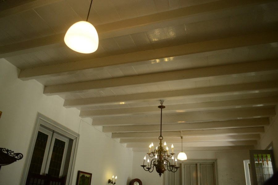 balok penyangga lantai 2 yang sudah diganti baja