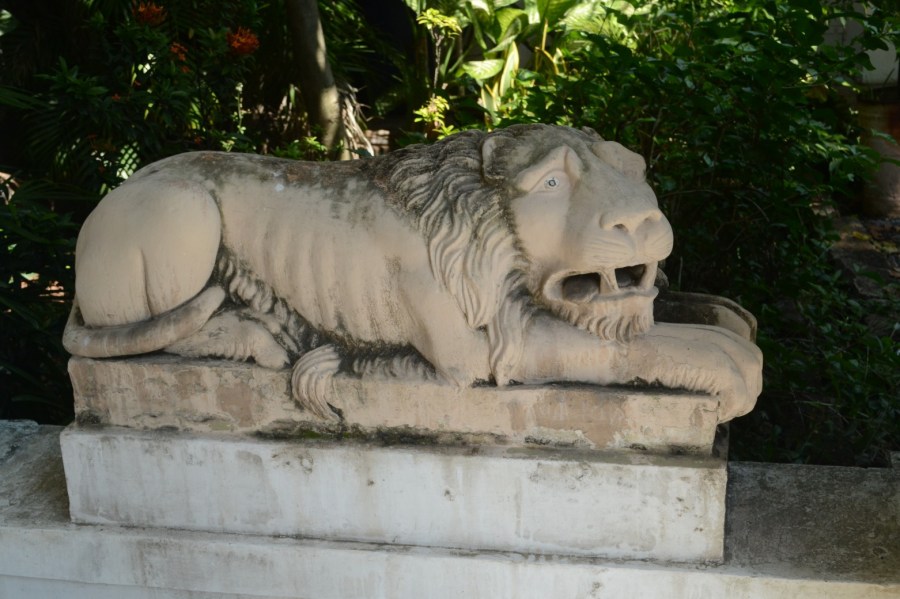 patung singa yang sedih