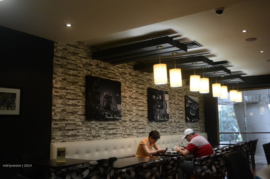 sofa panjang berderet