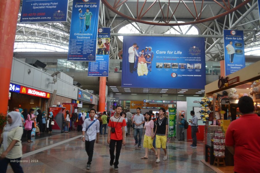 reklame besar penarik perhatian