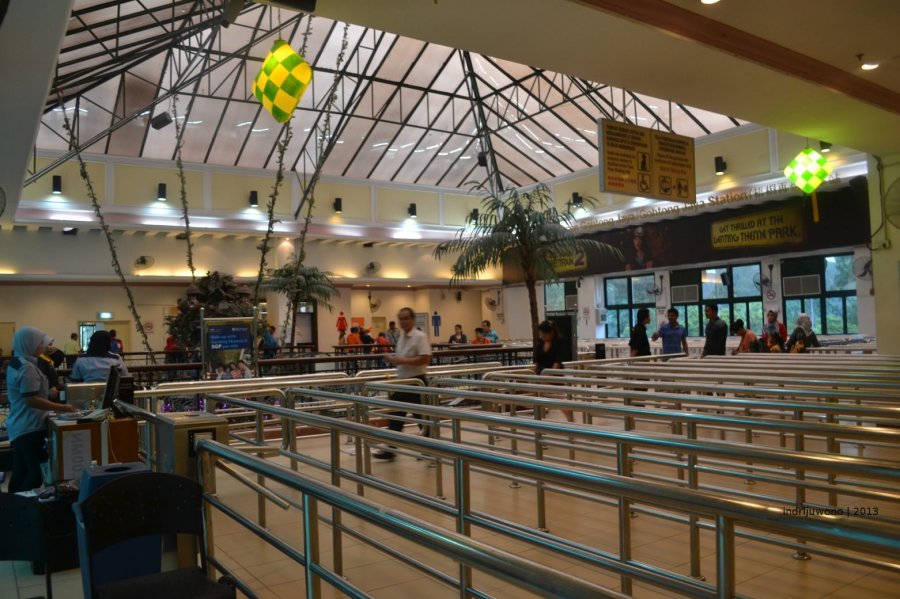 antrian kereta gantung