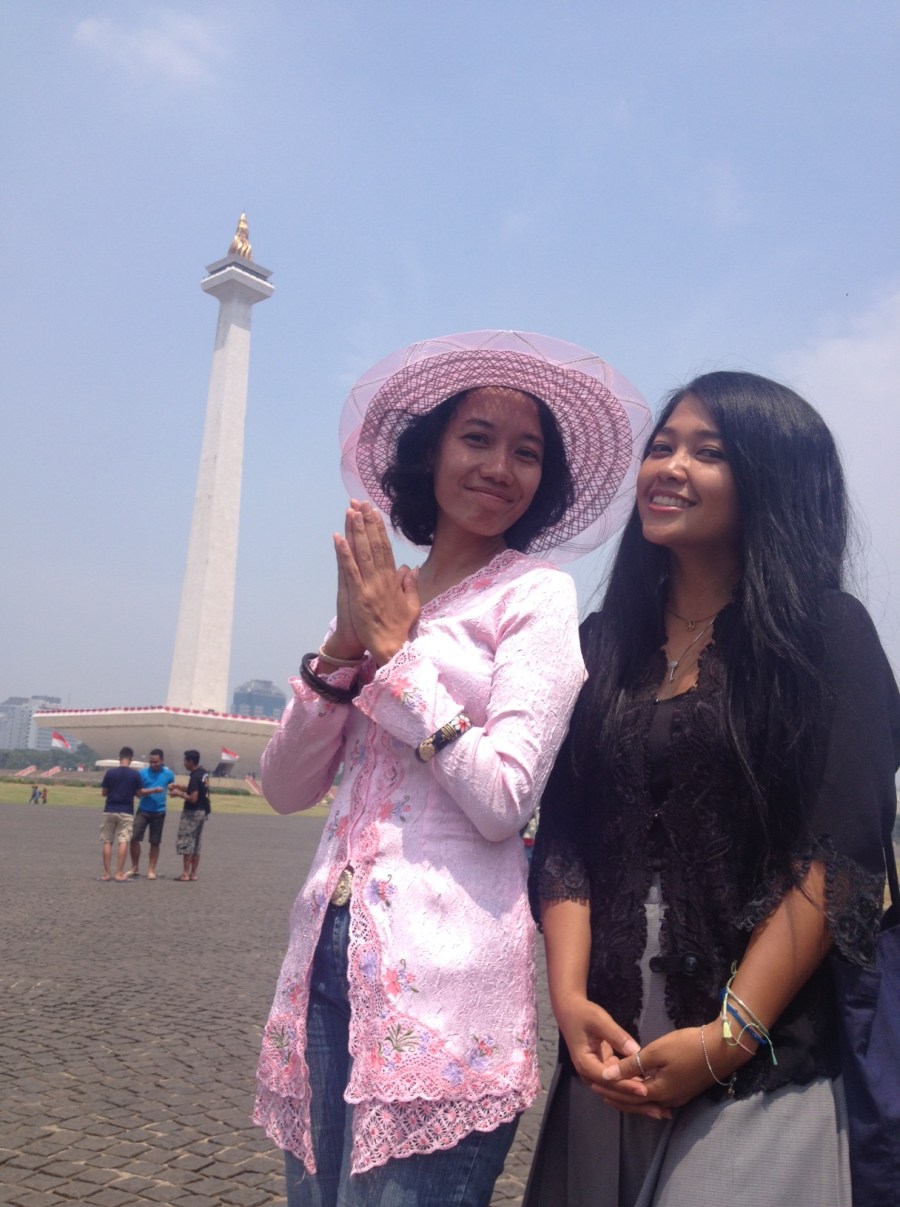 janjian pakai kebaya. thanks fotonya, first!