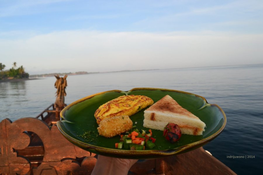 sarapan di laut