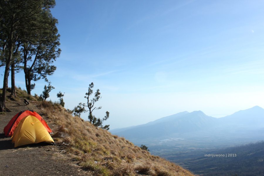 tenda di tepi lereng (foto-jay)