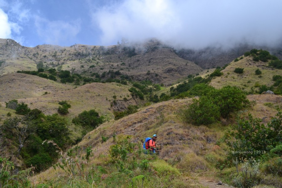 lembah menjelang danau