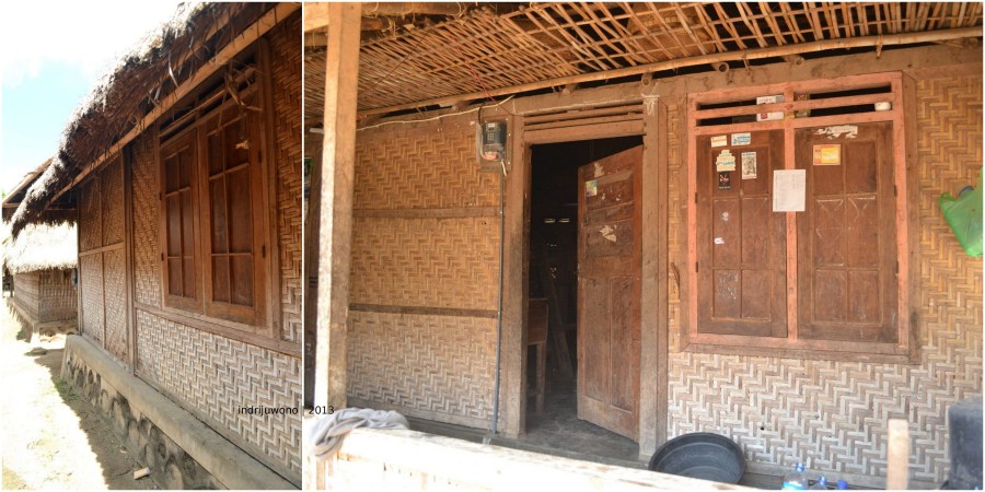 kusen pintu dan jendela tetap dengan kayu, dinding anyaman bambu menggunakan pengaku kayu