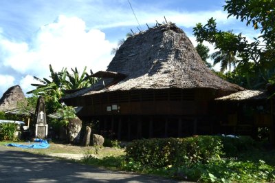 rumah tetua di tumori, nias