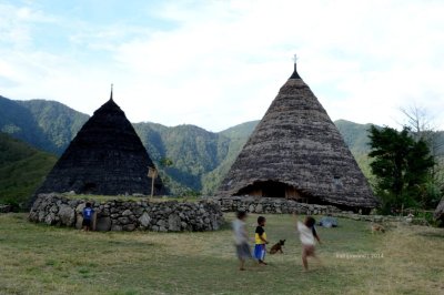 rumah adat ang dibangun kembali