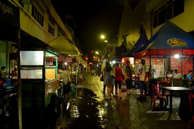 pasar semawis di malam hari