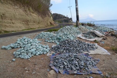 batu biru yang sudah disortir