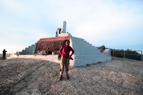 tugu tempat menunggu matahari terbit foto: jay