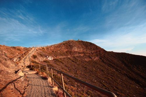 tangga yang tadi kami lalui mendaki  foto : jay