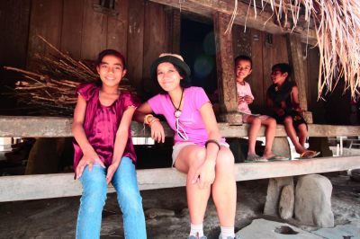 maria, gadis manis dari moni