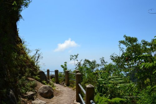 beristirahat di pos 2