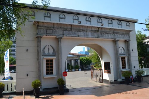 gerbang balaikota semarang