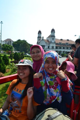 lestari, inung, dan dewi 'dedew' nyempil foto
