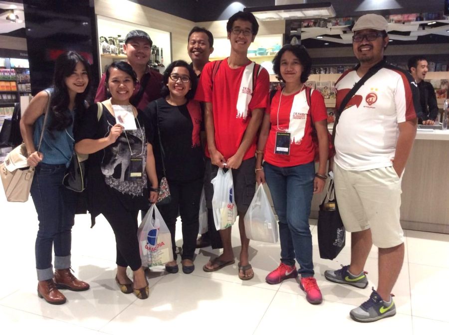 @leonisecret, @ceritaeka, @cool4myeyes, @parah1ta @harrismaul @catperku, aku, dan @efenerr puas sudah belanja