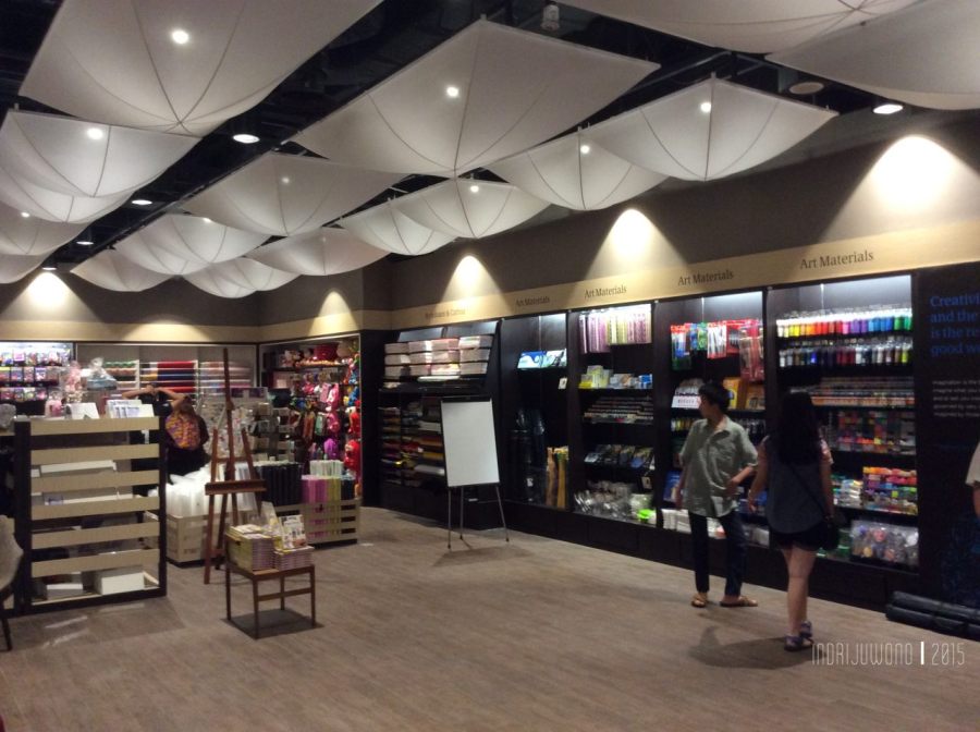 langit-langit kanvas di Art Chamber ini memberi kesan dramatis