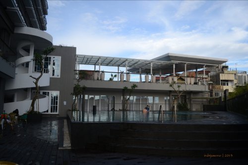 massa bawah kanopi masuk menghambat hembusan angin sampai ke area kolam