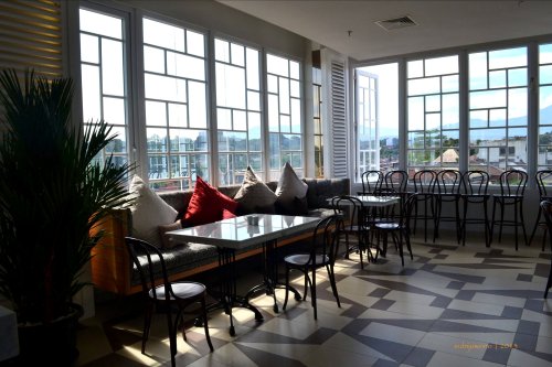 sudut duduk membuka ke arah pegunungan