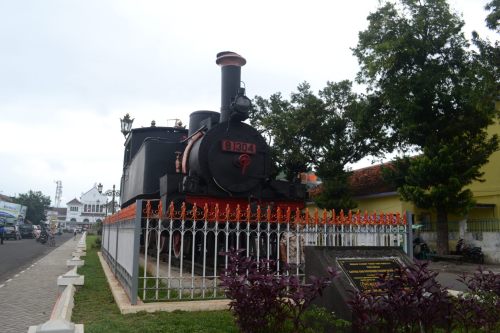 lokomotif hitam sebagai simbol